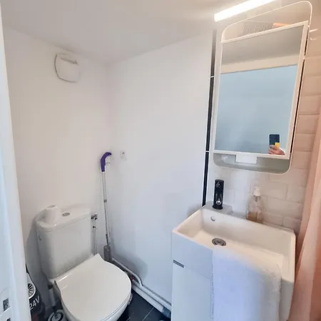 Apartment With Air Conditioning *